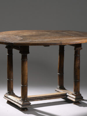 WALNUT OVAL LEAF-TABLE