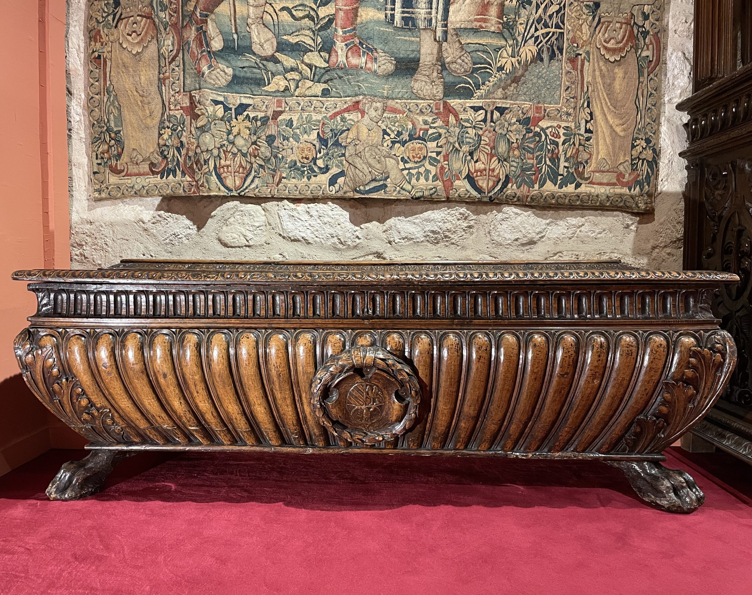 BELLE CASSONE TOSCANE DE LA RENAISSANCE ITALIENNE À LARGES GODRONS