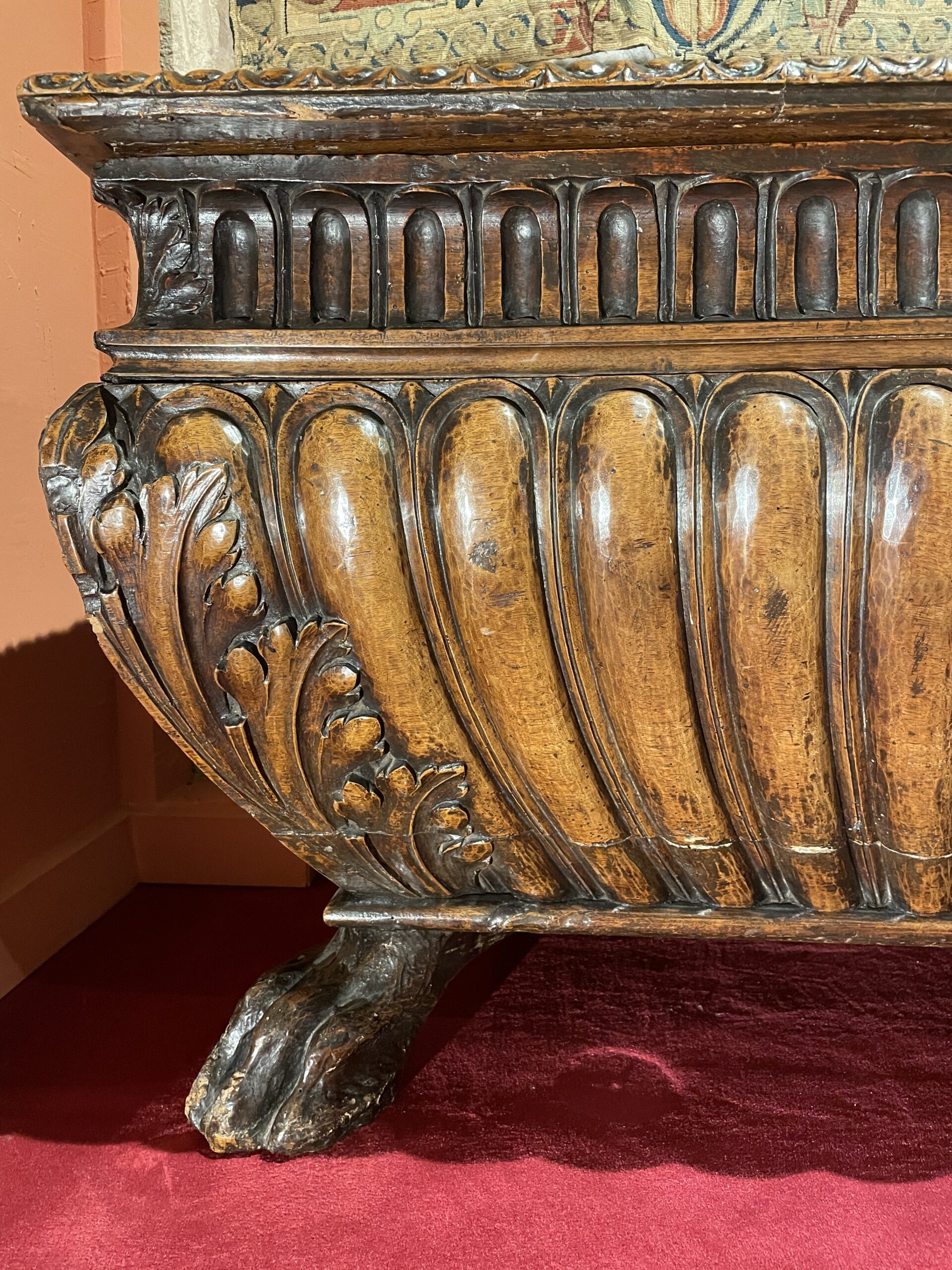 BELLE CASSONE TOSCANE DE LA RENAISSANCE ITALIENNE À LARGES GODRONS