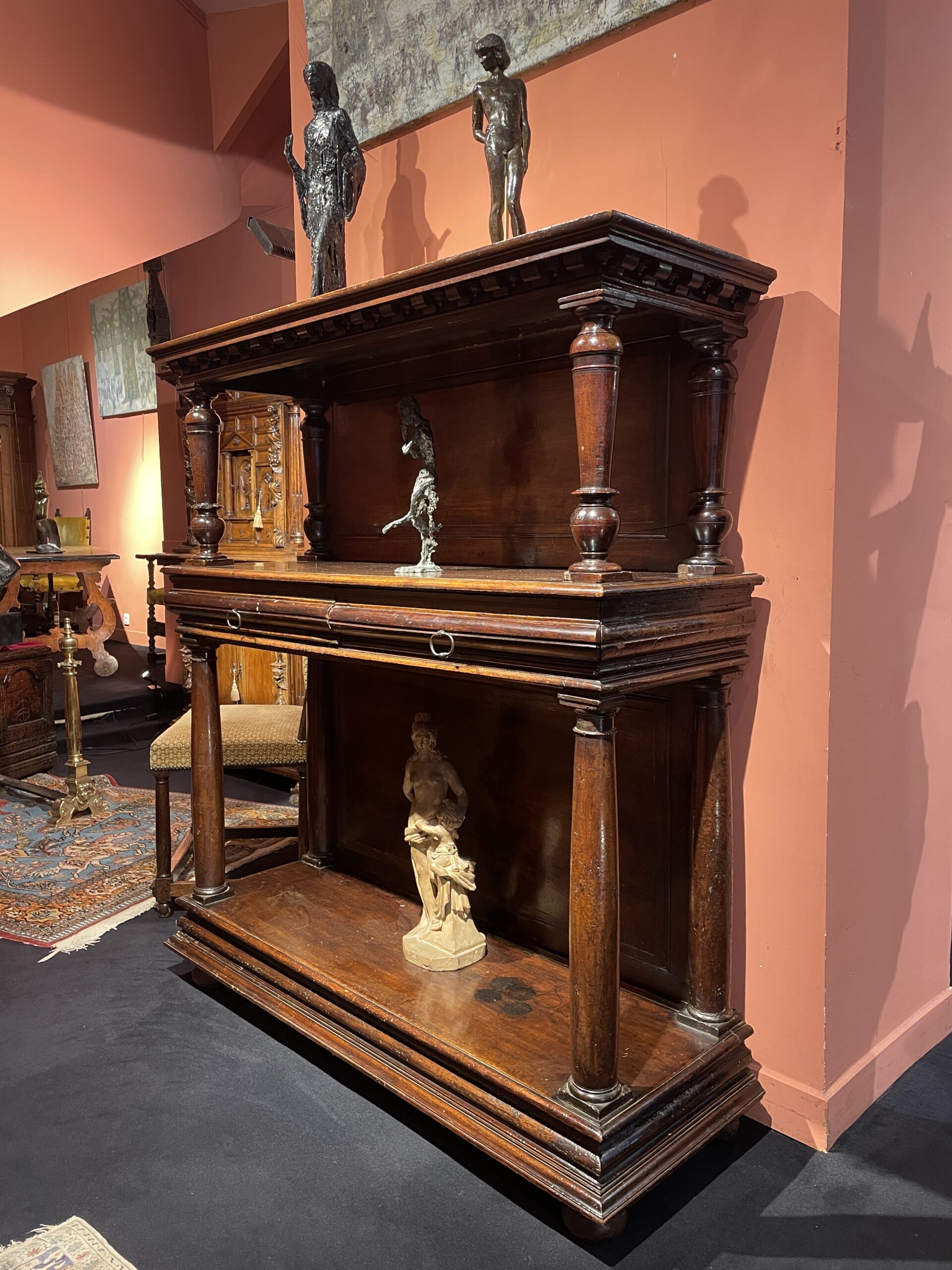 SOBRE DRESSOIR LYONNAIS D’ÉPOQUE RENAISSANCE