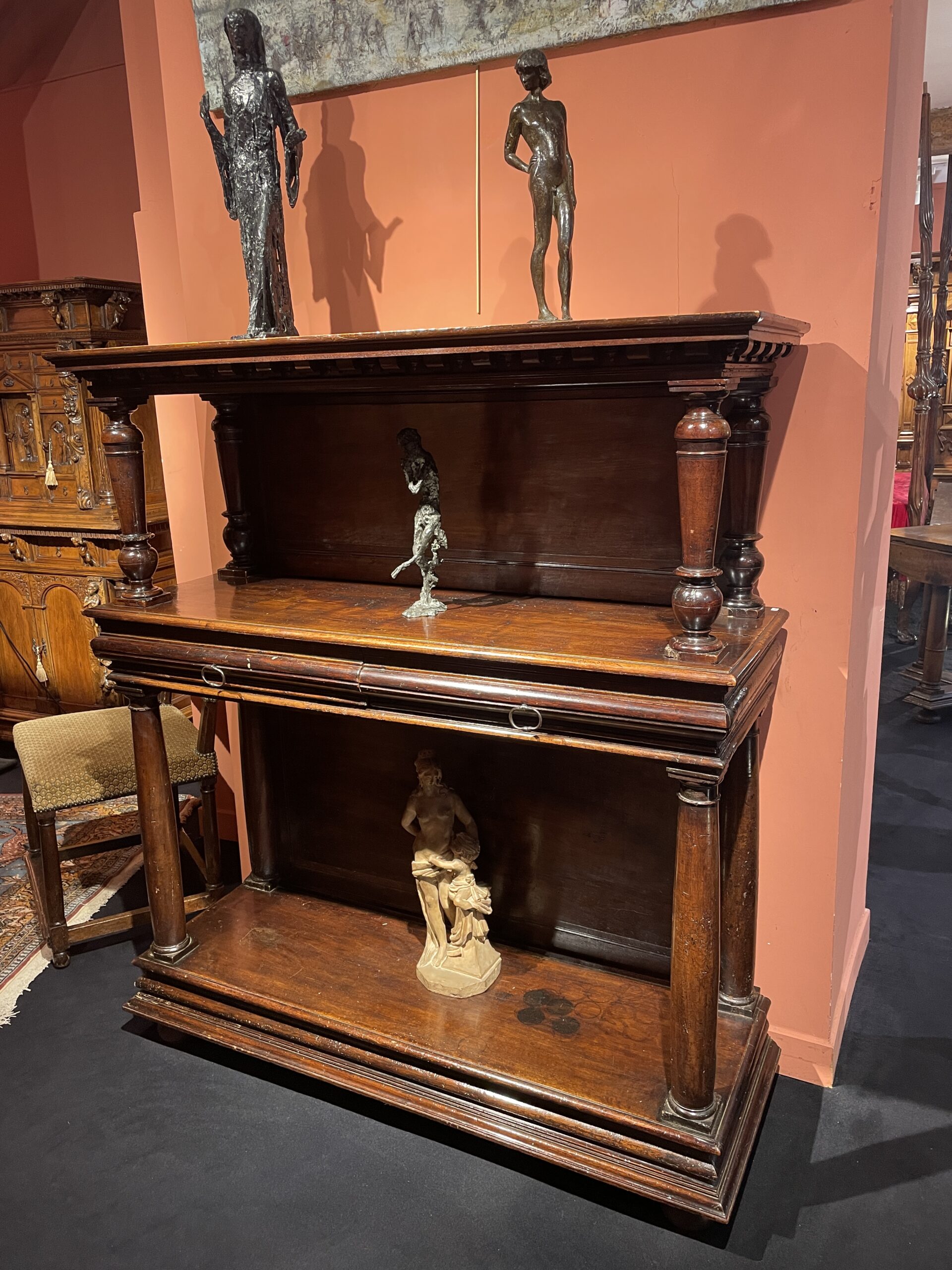 SOBRE DRESSOIR LYONNAIS D’ÉPOQUE RENAISSANCE