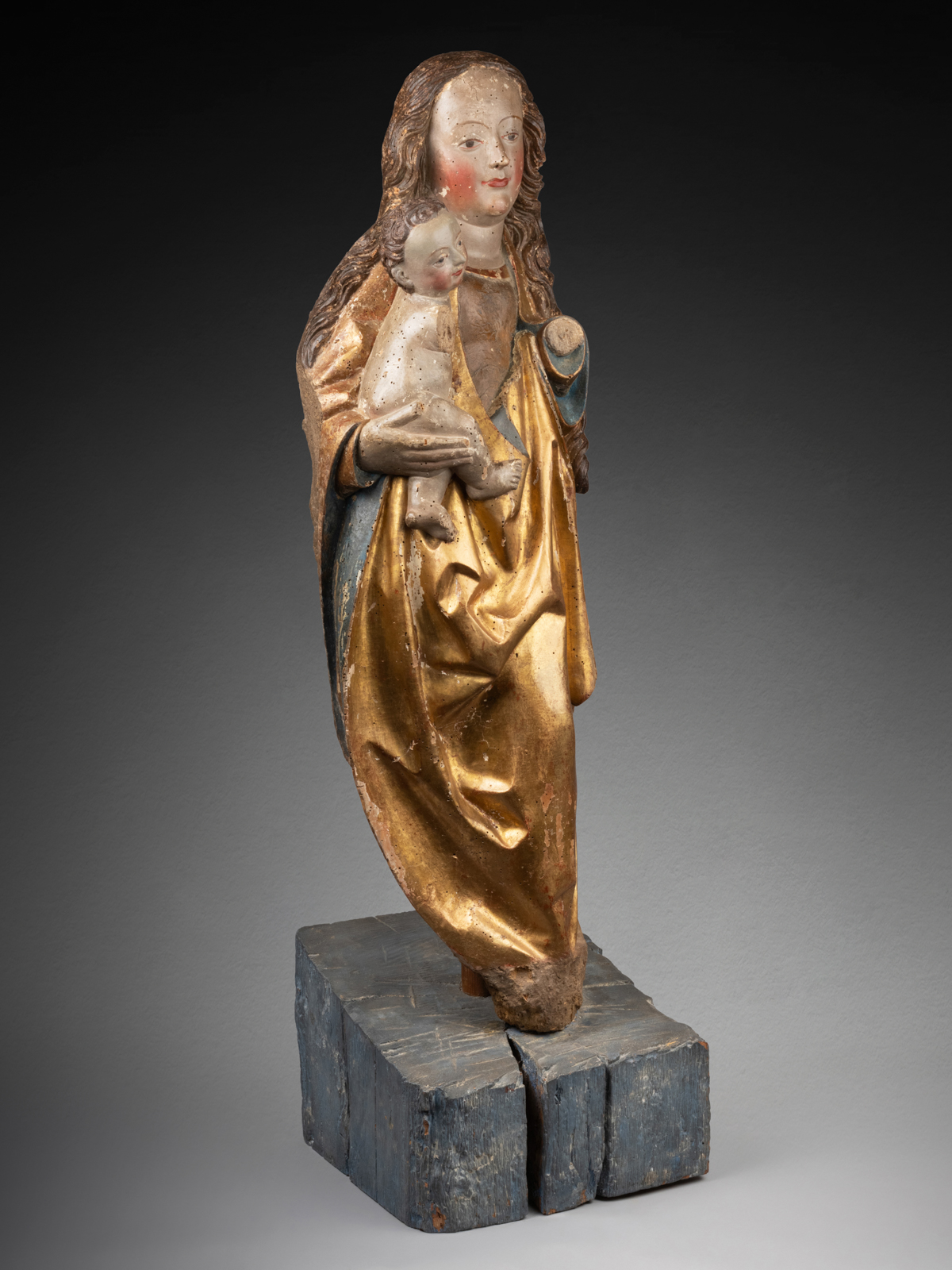 BELLE VIERGE À L’ENFANT SCULPTÉE POLYCHROMÉE ET DORÉE