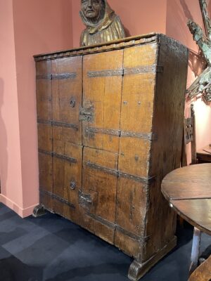 RARE CABINET MÉDIÉVAL DE TRÉSORIER D’ÉPOQUE GOTHIQUE