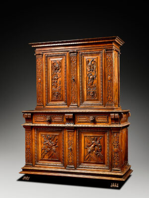 CABINET D’ÉPOQUE RENAISSANCE AUX TROPHÉES
