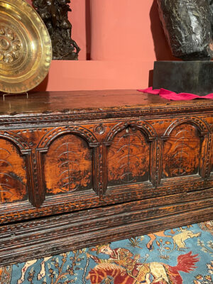 COFFRE ESPAGNOL À ARCATURES