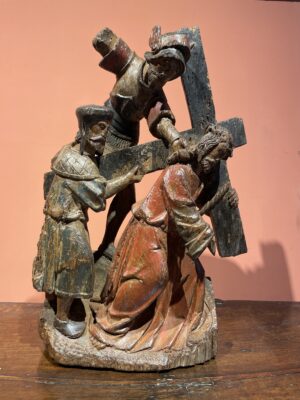 GROUPE EN BOIS SCULPTÉ PRÉSENTANT LE PORTEMENT DE CROIX 