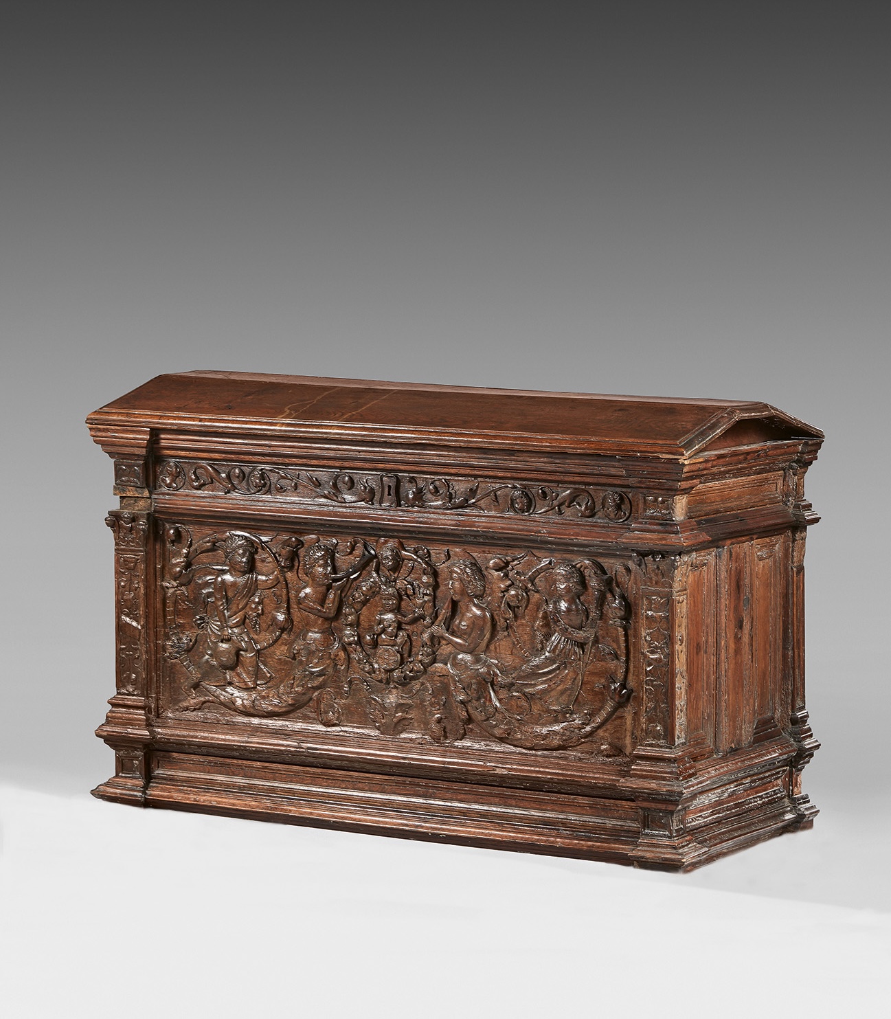 COFFRE D’ÉPOQUE FRANÇOIS PREMIER DU VAL DE LOIRE PRESENTANT UNE ÔDE À BACCHUS