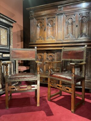 PAIRE DE FAUTEUILS D’ÉPOQUE RENAISSANCE