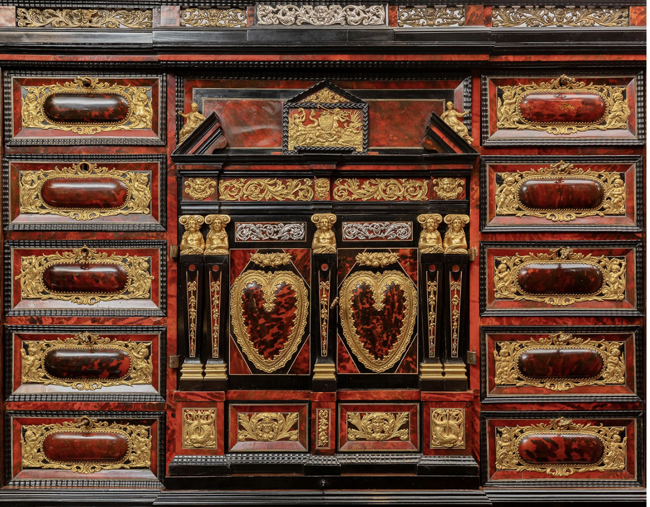 IMPORTANT CABINET DE MARIAGE HOLLANDAIS EN PLACAGE D’ÉCAILLE ROUGE ET BOIS D’ÉBÈNE