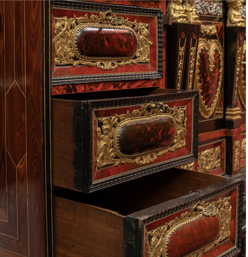 IMPORTANT CABINET DE MARIAGE HOLLANDAIS EN PLACAGE D’ÉCAILLE ROUGE ET BOIS D’ÉBÈNE