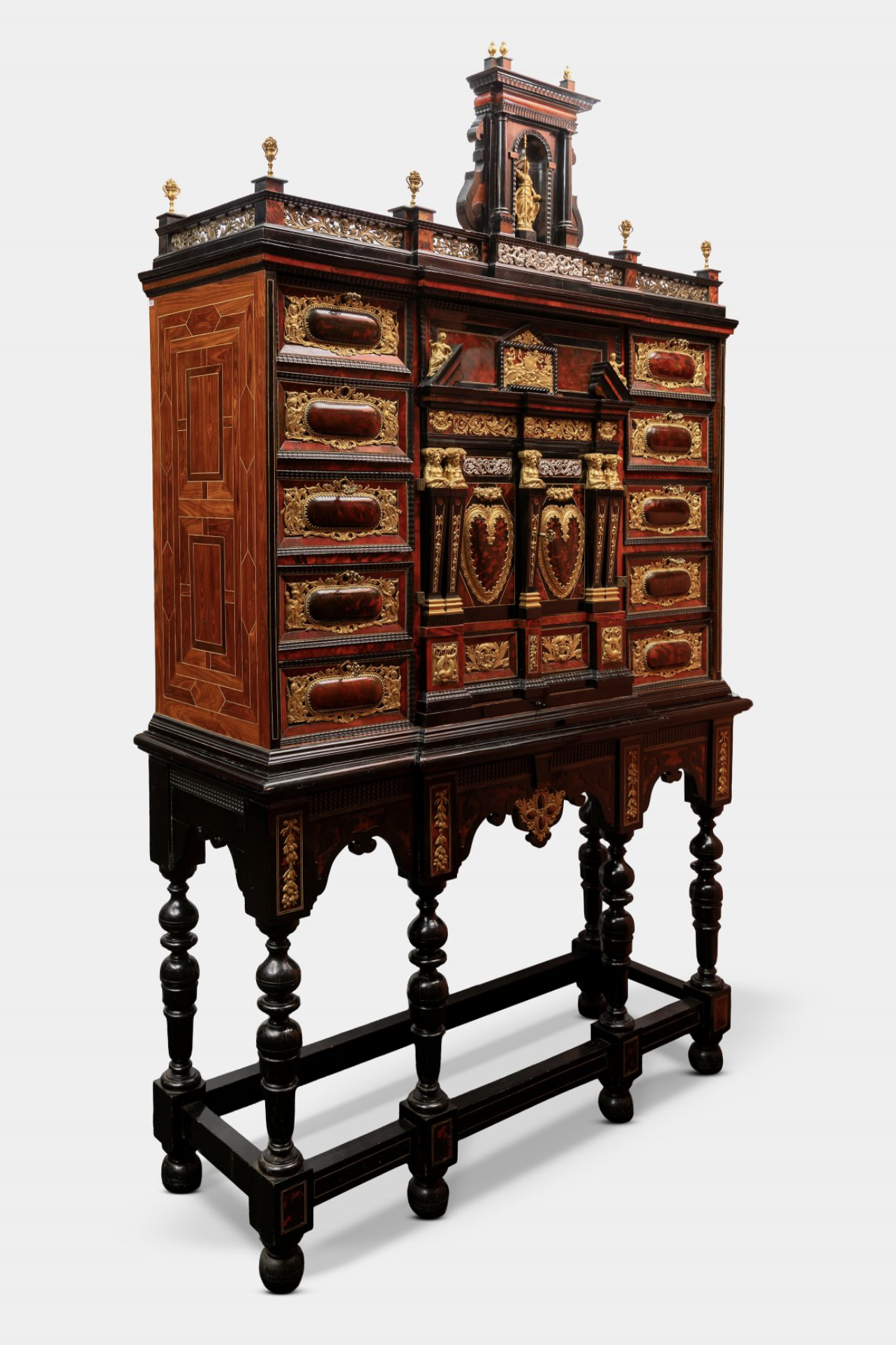 IMPORTANT CABINET DE MARIAGE HOLLANDAIS EN PLACAGE D’ÉCAILLE ROUGE ET BOIS D’ÉBÈNE