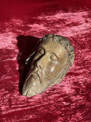 BEAUTIFUL CARVED WOODEN HEAD OF CHRIST FROM THE ROMANESQUE PERIOD